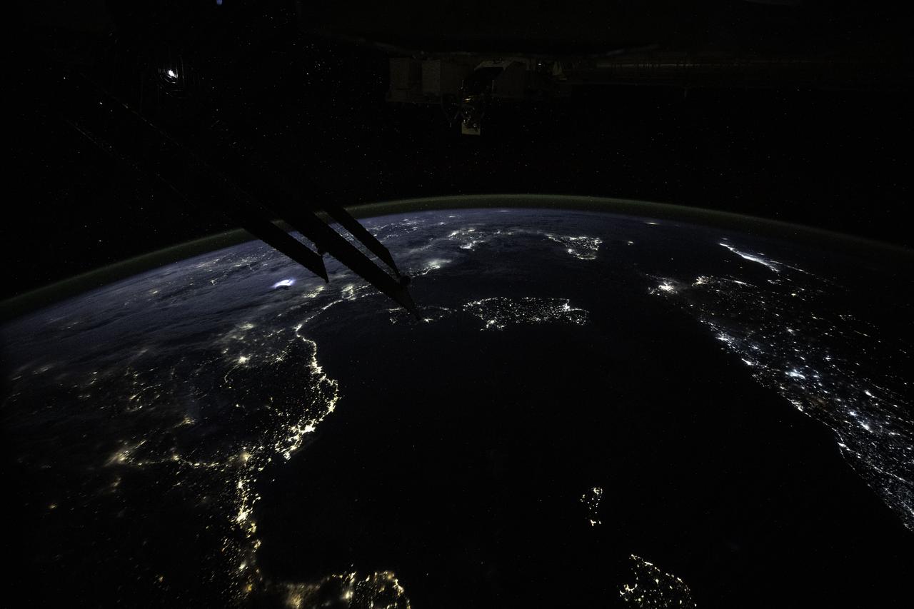 Les lumières de la Méditerranée vues de nuit depuis la Station spatiale internationale